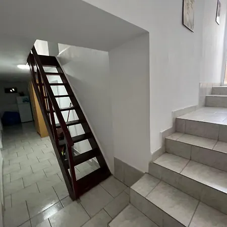 Gazde/Camere de închiriat R X K