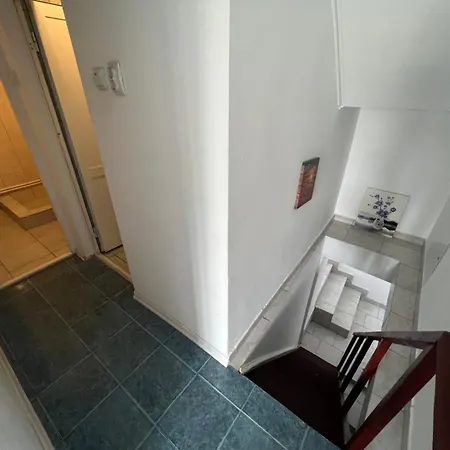 R X K Gazde/Camere de închiriat *