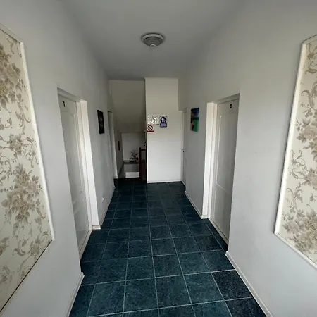 Gazde/Camere de închiriat R X K